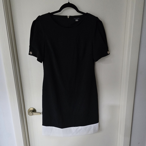 Tommy Hilfiger Dresses & Skirts - Tommy Hilfiger Shortsleeve Black/White Dress Size 10